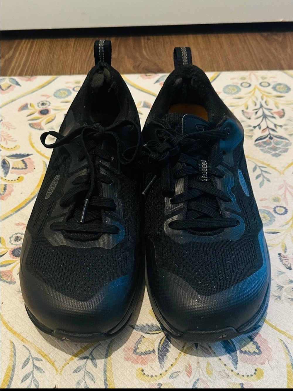 Keen Men's Black and Blue Athletic Lace-Up Shoes